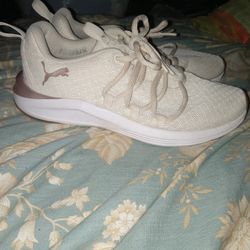 Women's Puma Shoes