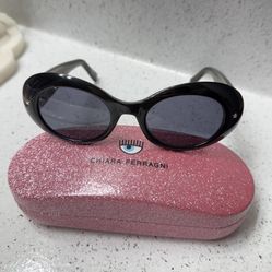Chiara Ferragni Glossy Black Sunglasses
