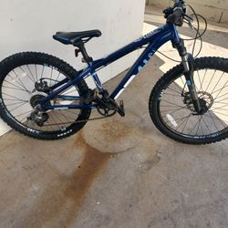 DIAMONDBACK size 24 Speed 8 Frame 12