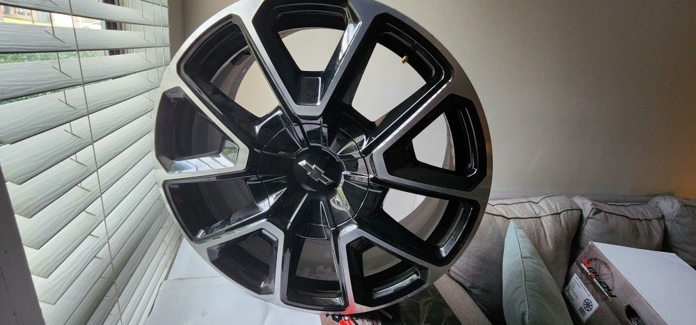 Set Of 4 Rims For Sale 22 Inch Chevrolet With Chevy Emblem Plate