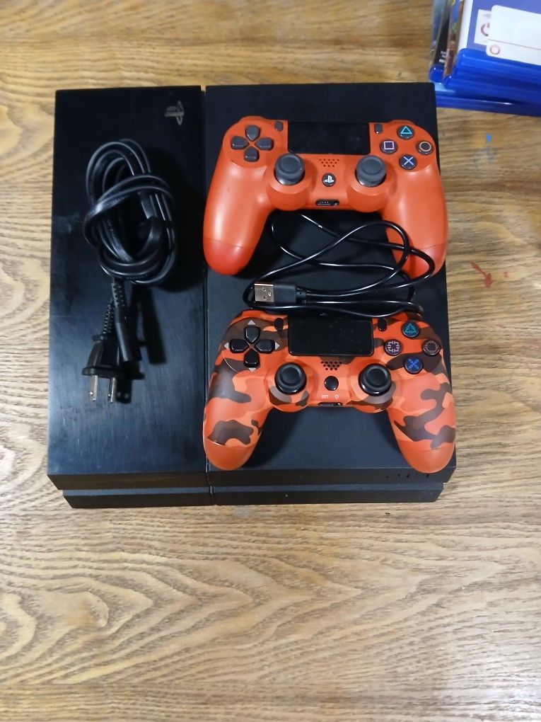 Ps4, 2 Controllers And Games.