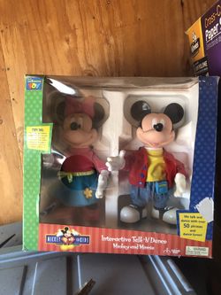 Talk and dance Mickey and Minnie