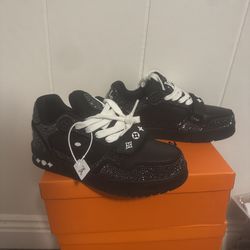 Louis Vuitton sneakers 11/10 condition read description