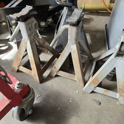JACK STANDS. 2 PAIR 
