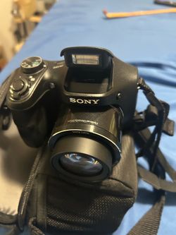 Sony DSC-H200 Cybershot 26x Optical Zoom Cubershot Camera with Case + Accessories