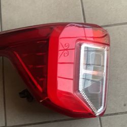 2021-2022 Ford Explorer (left) Taillight 