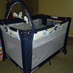 Graco Pack N Play Playard With Bassinet Insert 