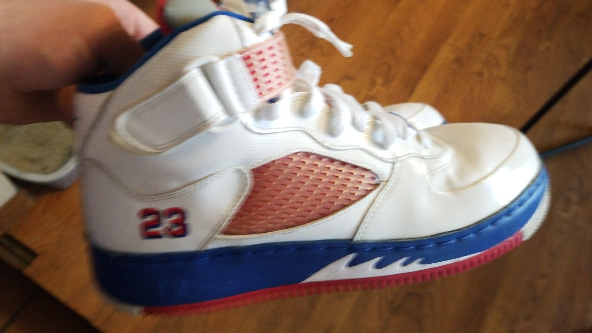 Jordan spizike hard to find in great shape size 9.5