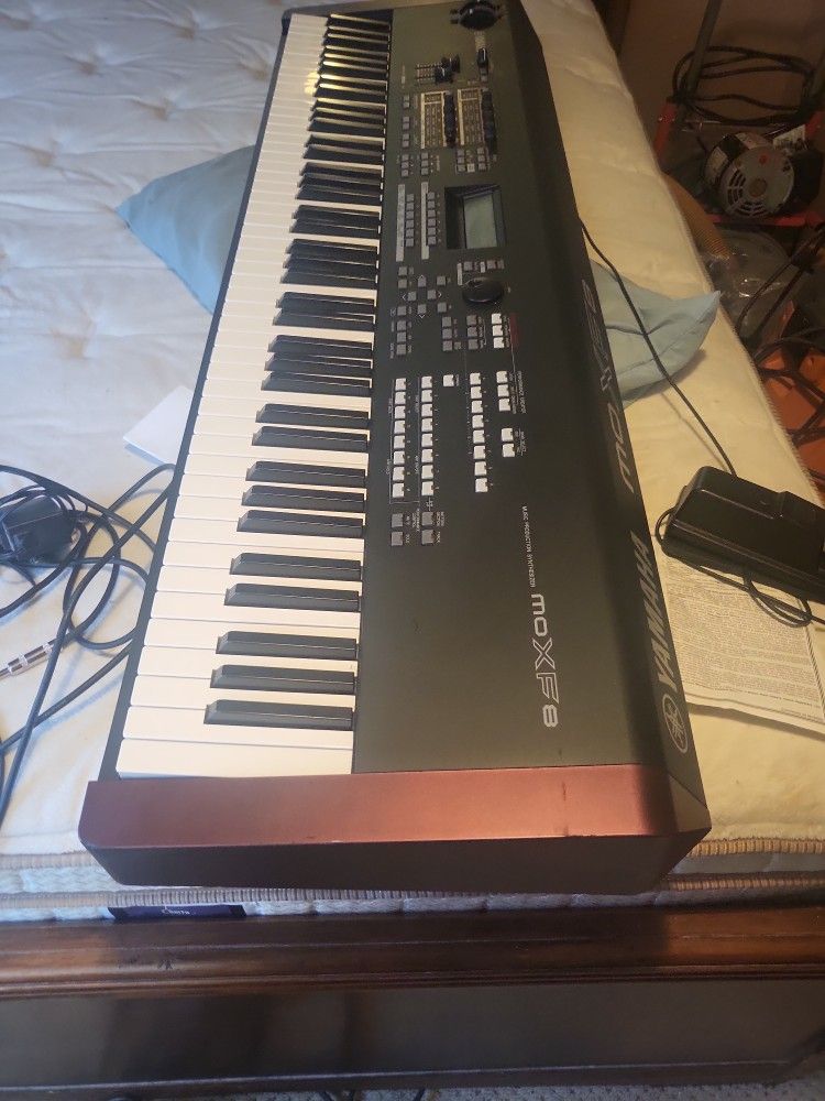Yamaha Synthesizer