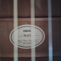 ACOUSTIC Guitar 