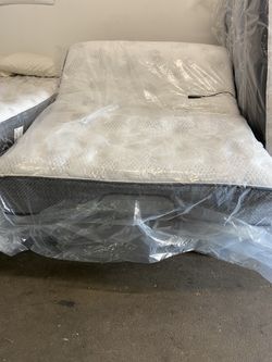 New queen gel hybrid mattress and Adjustable bed frame. $40 down take home today no credit check financing available