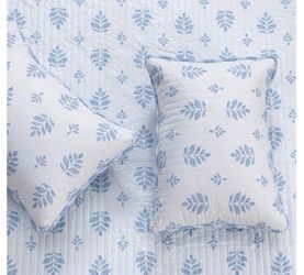 New!✨ King lightweight French floral farmhouse reversible quilt set