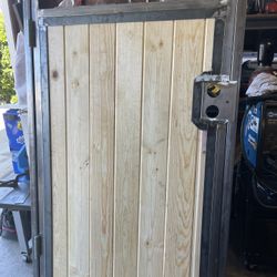 Side gate
