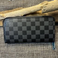 614-New  Black PU Leather Checker  Zip Around Wallet / Card Holder/ Coin Pocket