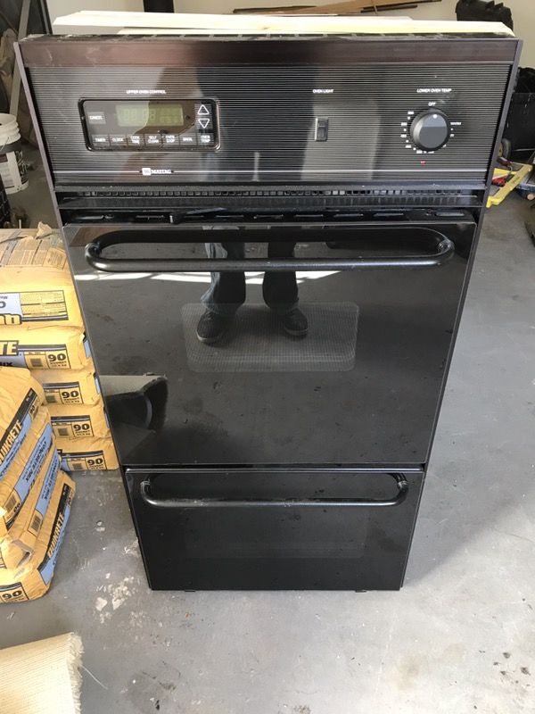 Maytag 24" Electric Double Oven Model CWE5800ACB, Black.