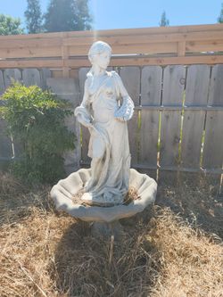 Artist Lady Statue