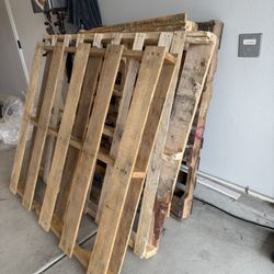 Free 4 Wood Pallets Fire Wood 