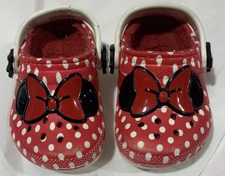 Disney Minnie Mouse toddler girls size 5 Classic Lined Crocs Clog with 3D bows and Minnie Mouse glove Jibbitz charms on sides 