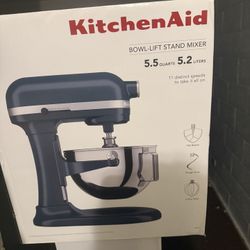 Ktchen Aid. 5.5 Mixer New
