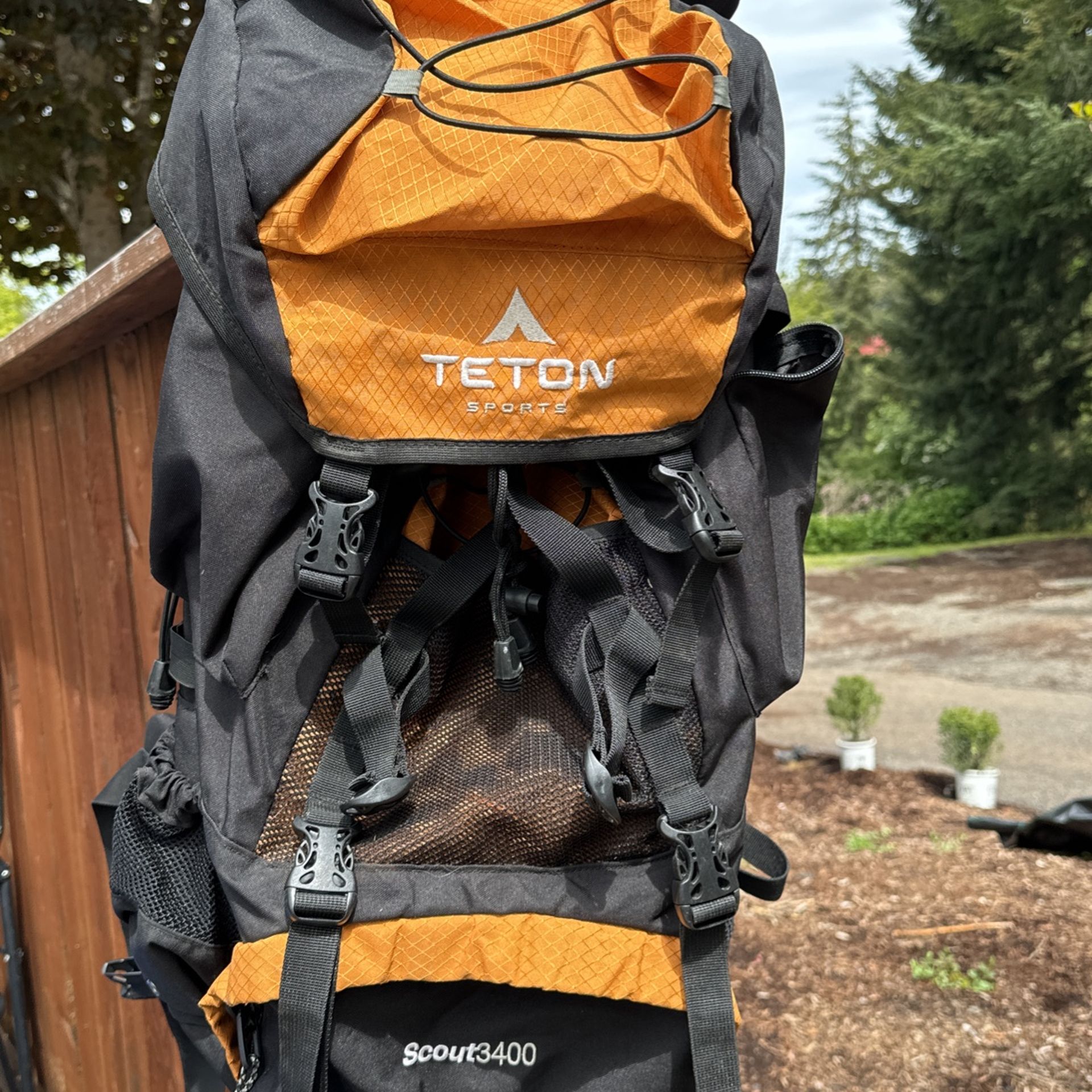 TETON Sports Scout 3400 Internal Frame Hiking Camping Black Orange 55L
