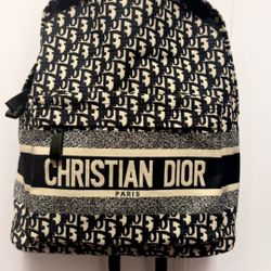 CHRISTIAN DIOR