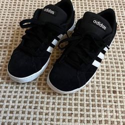 Nice adidas women’s shoes Size 3.5, but fits like a 6.only $25