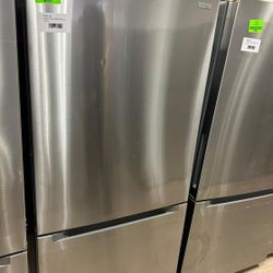 Vissani MDBF18SS 18.7 cu. ft. Bottom Freezer Refrigerator 58
