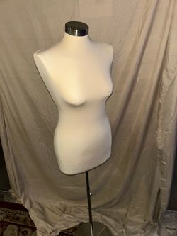 Professional Female Dress Form Mannequin with Adjustable Metal Stand