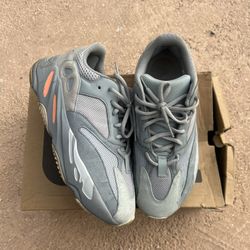Grey Yeezy 700s Size 9.5