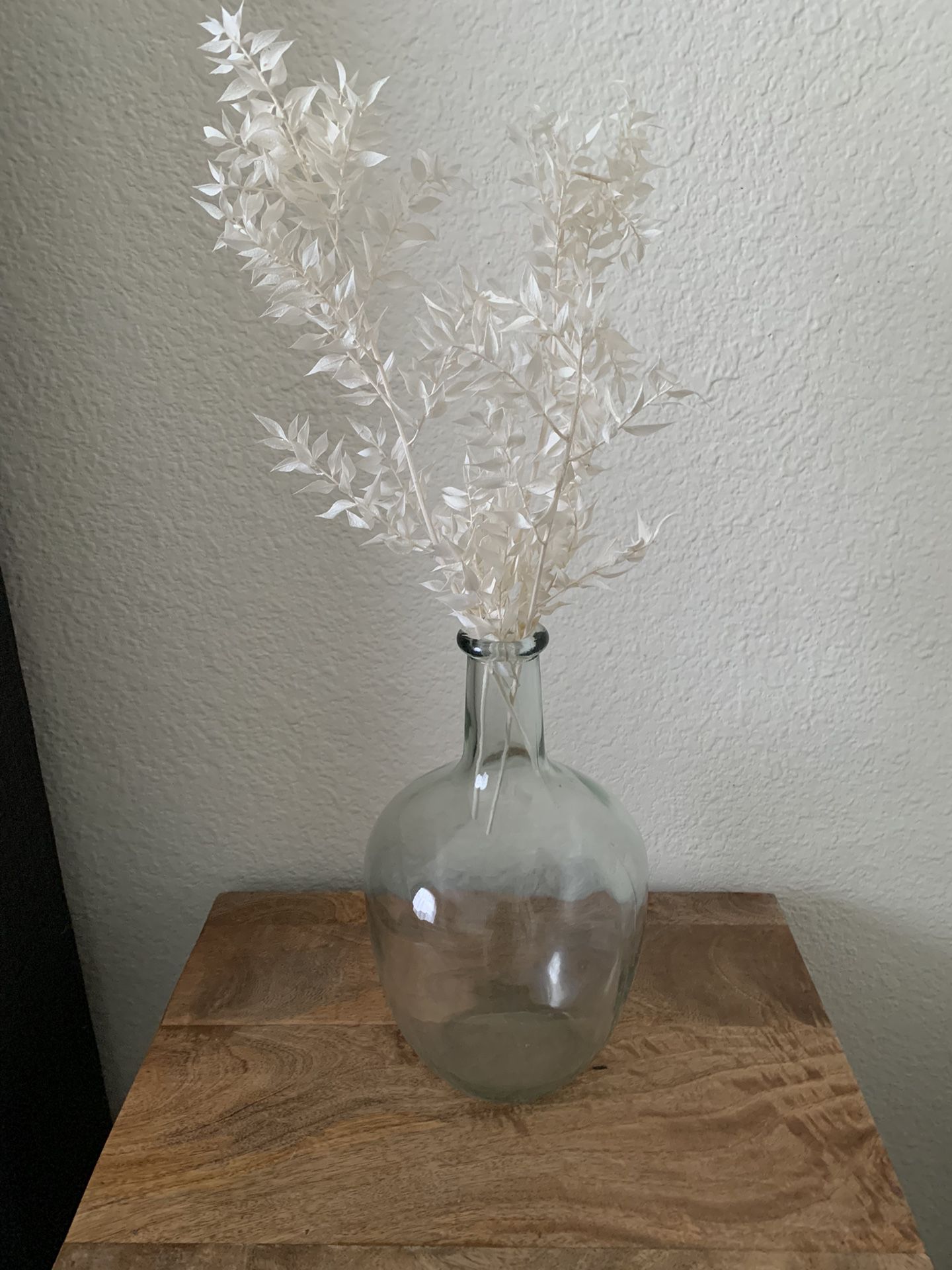 Decorative Side Table Piece With Clear Vase And White Flower 