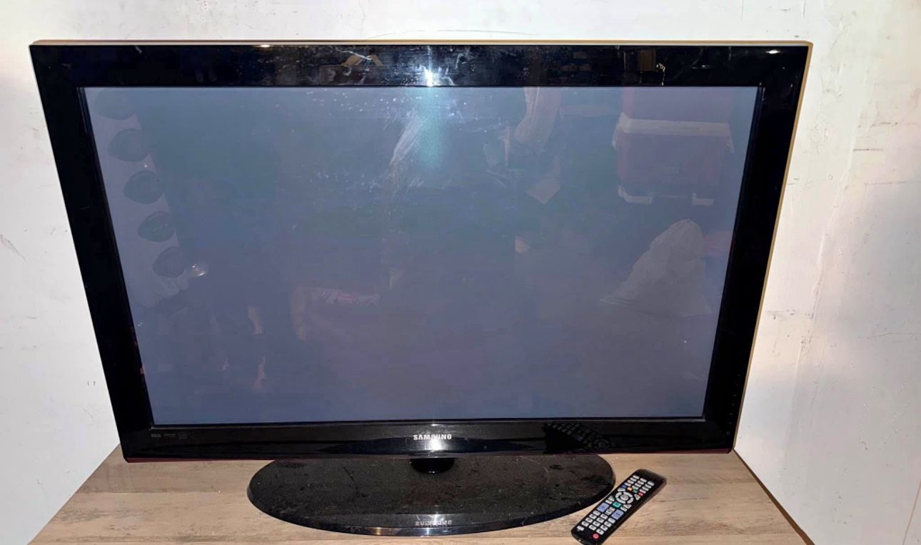Samsung 42" flat screen TV