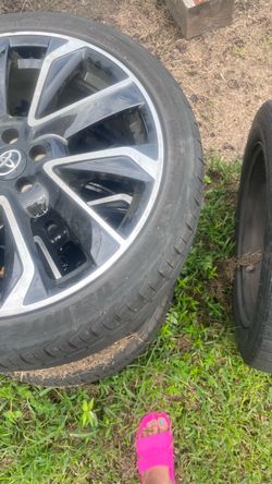 Toyota Alloy Wheel with Tire