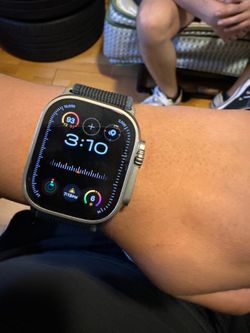 Apple Watch Ultra 2 (GPS + Cellular)