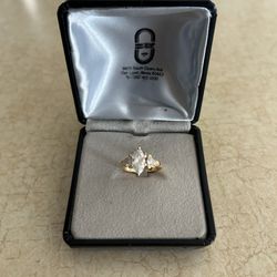 Woman’s Engagement  Ring  Diamond And Gold 
