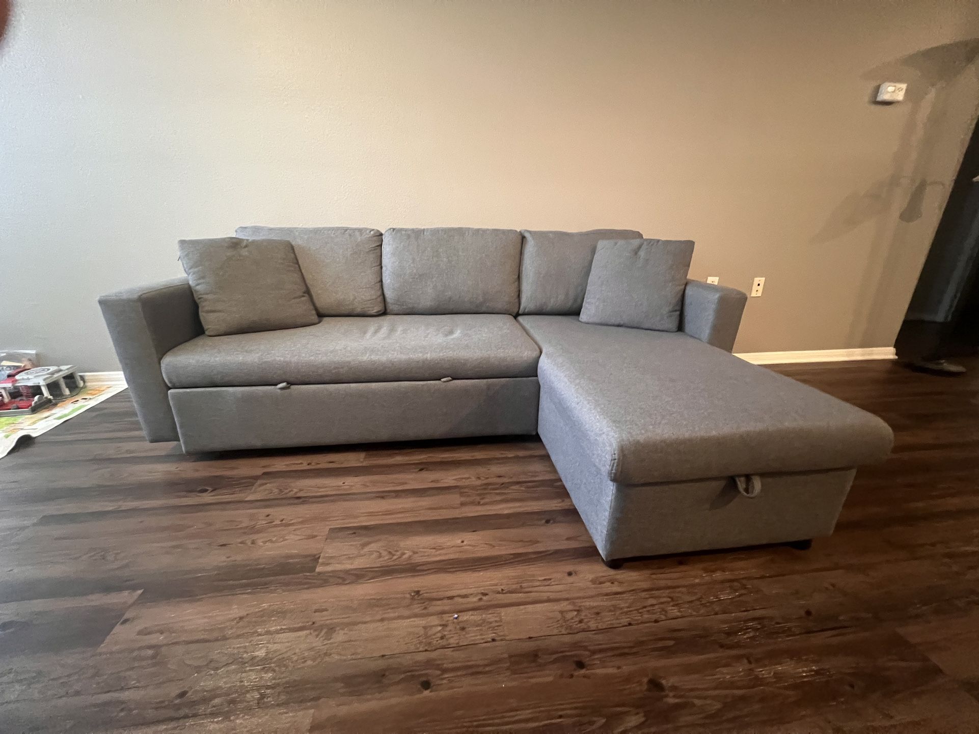 Selling Sleeper Sofa 87.4”