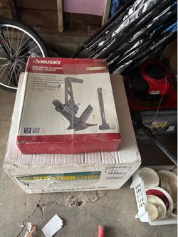 Pneumatic flooring nailer