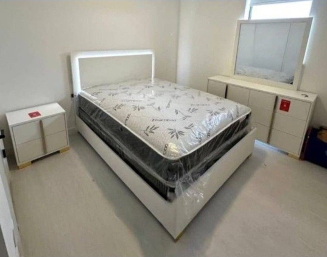 King Bedroom Set 4 Pcs Led Lights New Set King Bed Dresser Mirror And Nightstand