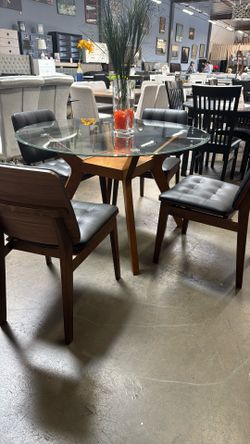 $599 Mid-Century Modern 5-Piece Dining Set Sleek And Stylish