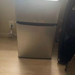 refrigerator 32 1/2 tall and 20 wide 