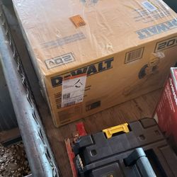 DEWALT

20V MAX Cordless 7-1/4 in.
Sliding Miter