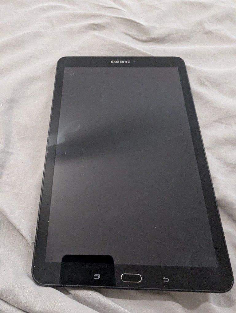Samsung Galaxy Tab E 16GB 9.6-Inch Tablet SM-T560 - Black (Renewed)