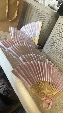 17 pink bow hand fan