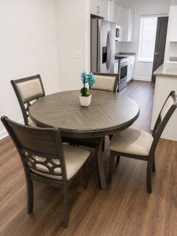 🔥 Round Dining Table Set w/ 4 Chairs - $100 - Must Go! ⭐