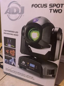 ADJ Focus Spot Two tengo 4 cada una $650 y de regalo las abrasaderas que estan en las fotos Listo Para DJ