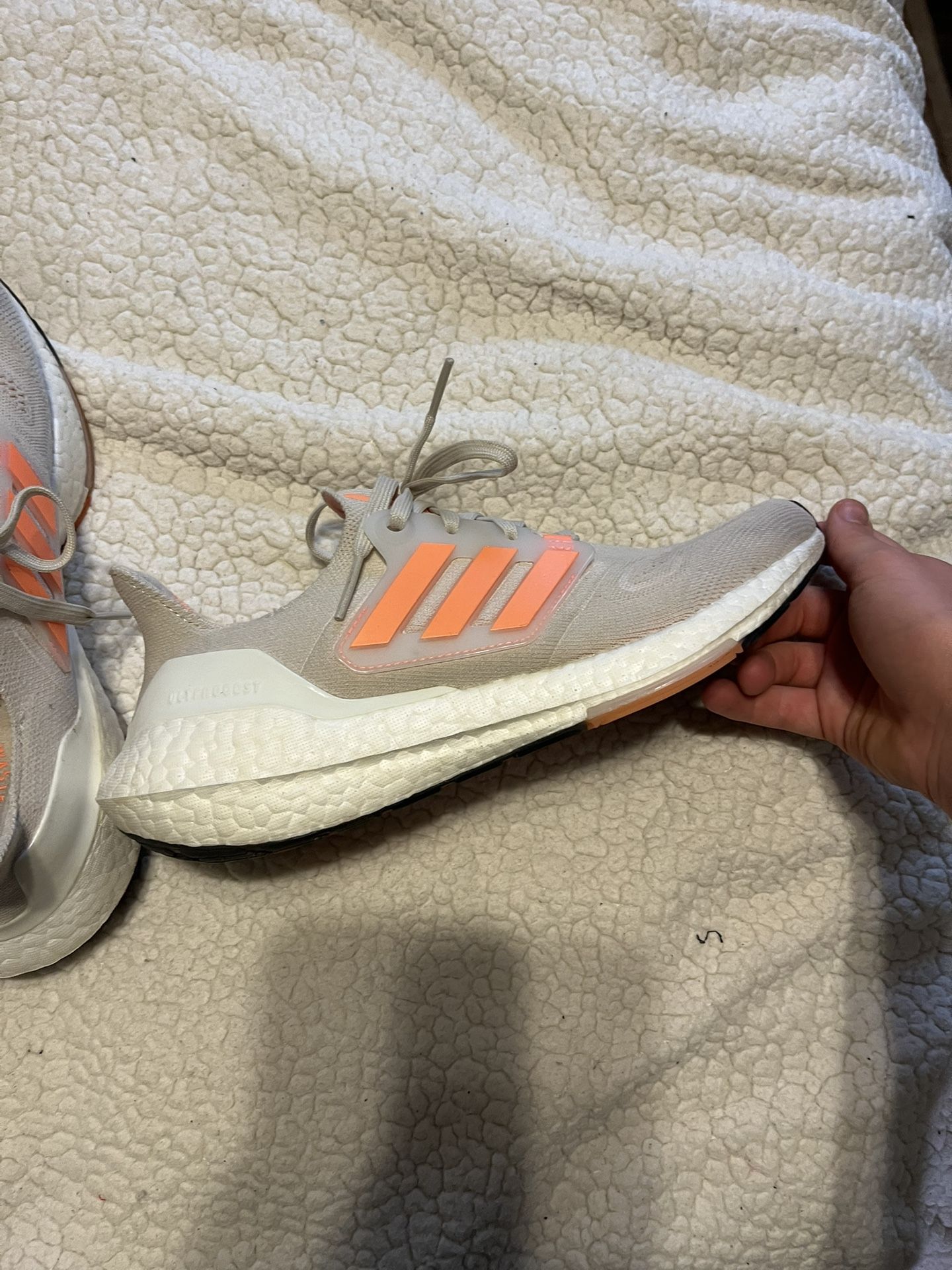 Adidas Womens Ultraboost 22 Aluminum Orange (8)