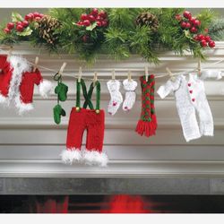 Santa's Clothesline Garland Pattern #4713N Complete Set