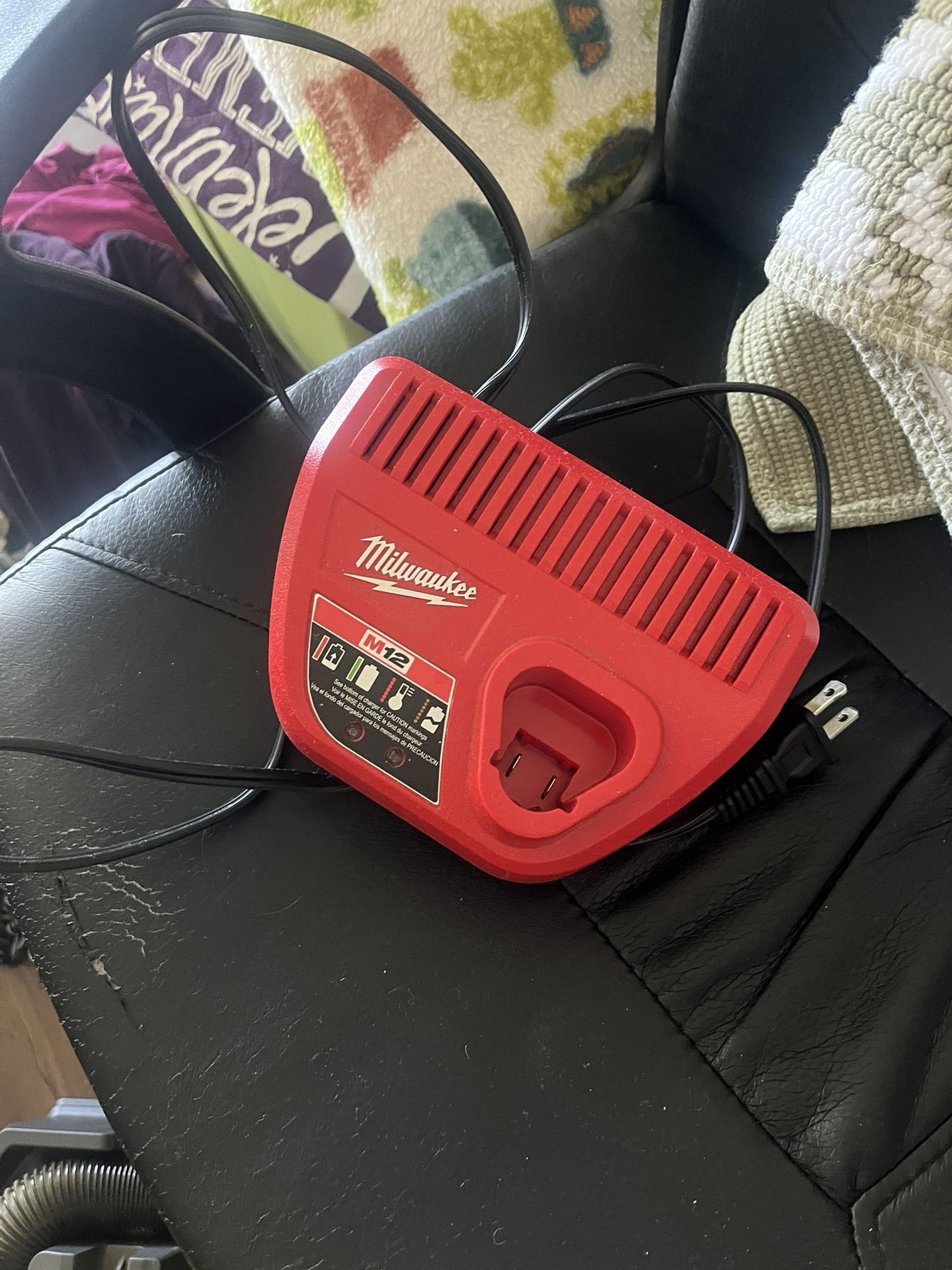 M12 Charger