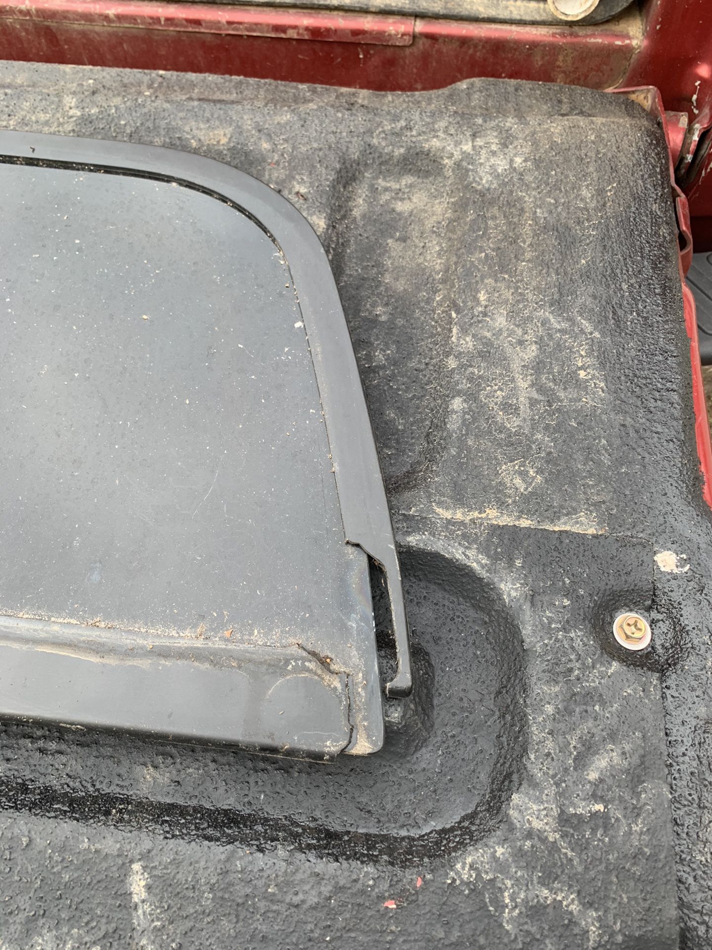 20022006 Chevy Avalanche Rear Window for Sale in Fredericksburg, VA