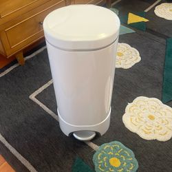 Munchkin Diaper Pail
