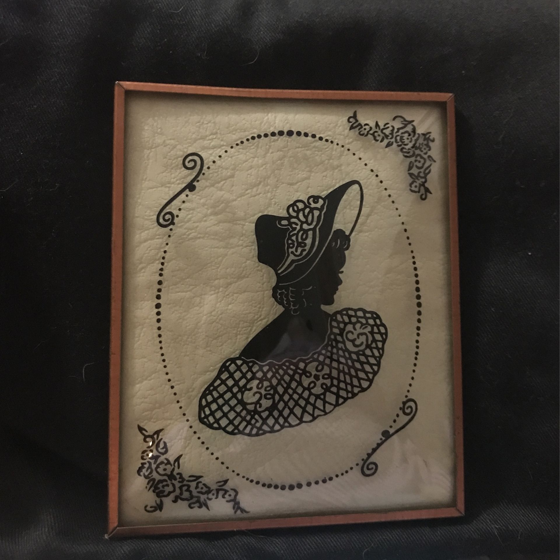 Beautiful ! Vintage! Antique !Silhouette Victorian Girl On Beleved Glass